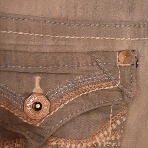 Shorts - Picture 7 of 8